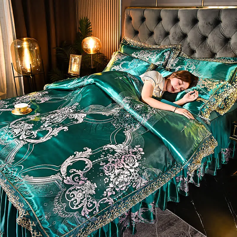 Set di biancheria da letto con gonna floreale in raso (4 pezzi)