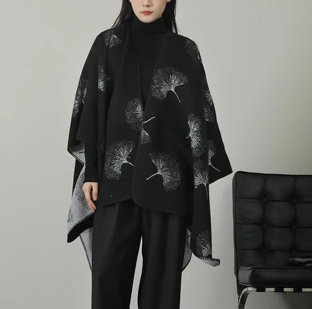 Mantella scialle in fibra acrilica con foglie di ginkgo