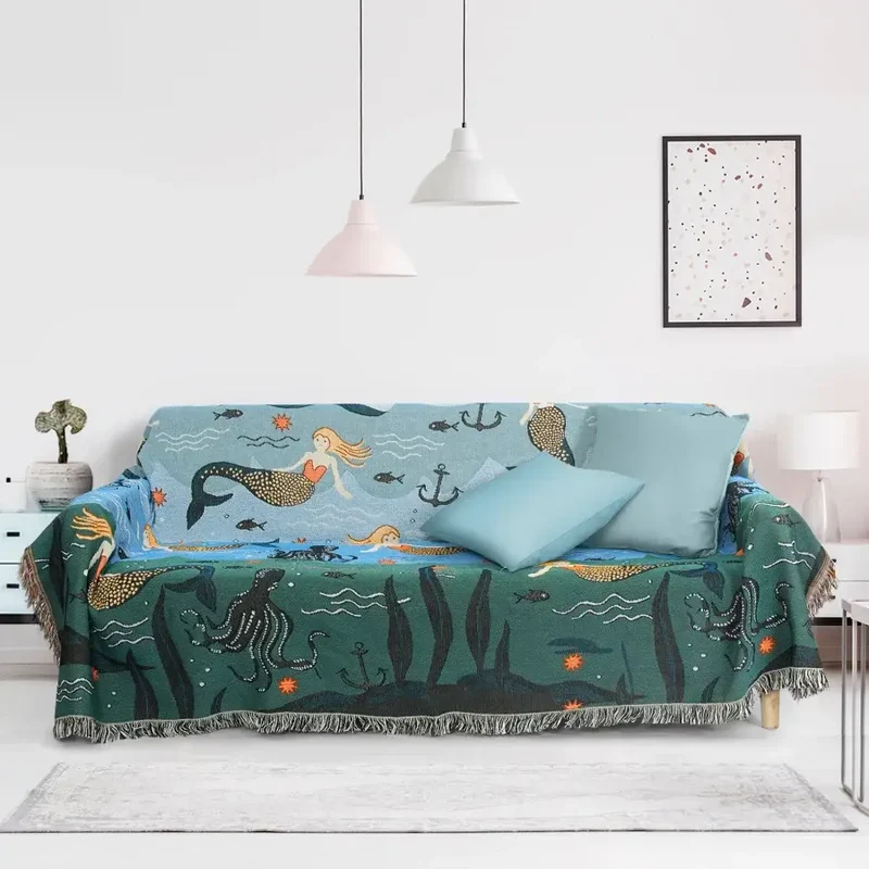 Copridivano con sirena Ownkoti e coperta con nappe di palma